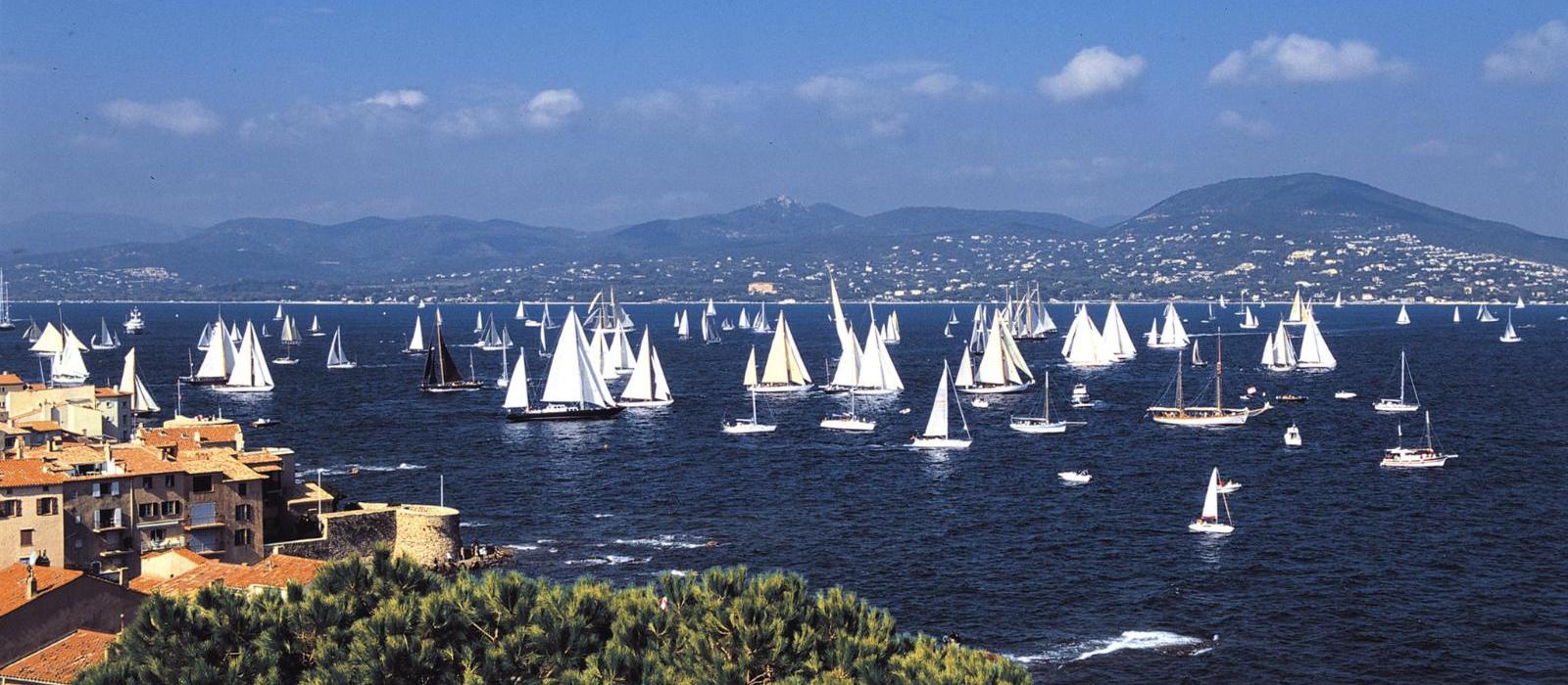 圣特罗佩碧珮乐思酒店(Hotel Byblos Saint-Tropez) 海滩帆船图片  www.lhw.cn