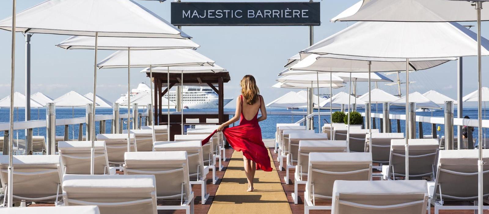 巴里耶尔马杰斯迪克酒店(Hotel Barriere Le Majestic Cannes) La Plage餐厅图片  www.lhw.cn