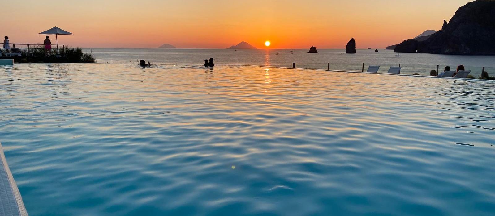 特蕾西亚海滨水疗度假酒店(Therasia Resort Sea and Spa) 图片  www.lhw.cn