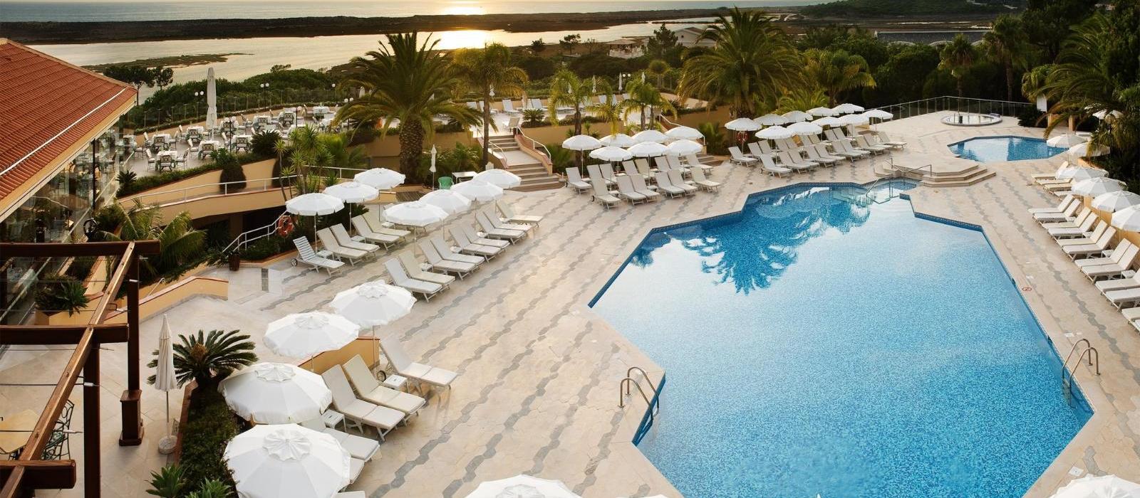 金塔湖庄园酒店(Hotel Quinta do Lago) 室外泳池图片  www.lhw.cn
