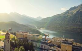 圣莫里茨库尔姆酒店(Kulm Hotel St. Moritz) www.lhw.cn